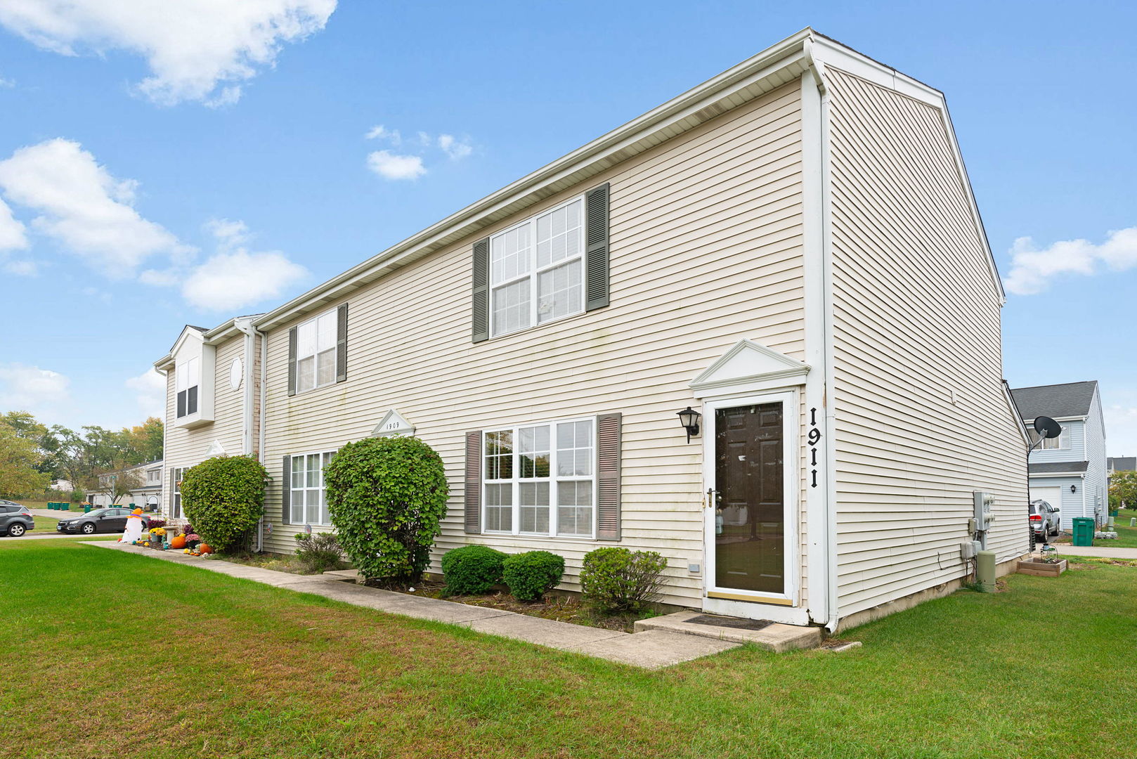 1911 MAYAN Court #1911, Joliet, IL 60435