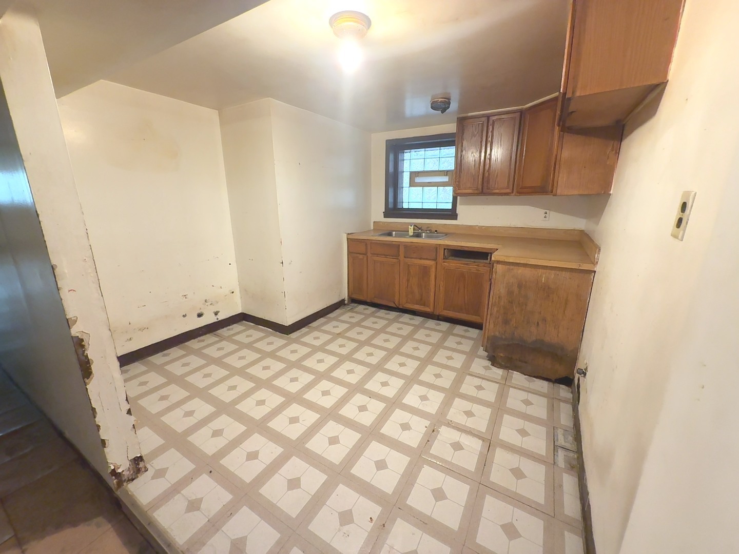 1411 N Latrobe Avenue, Chicago, IL 60651