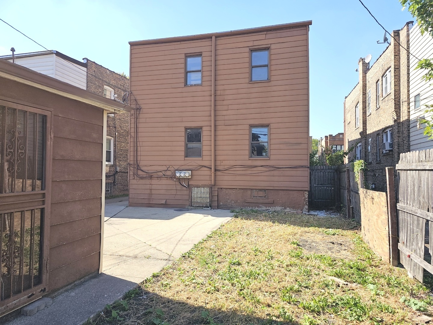 1411 N Latrobe Avenue, Chicago, IL 60651