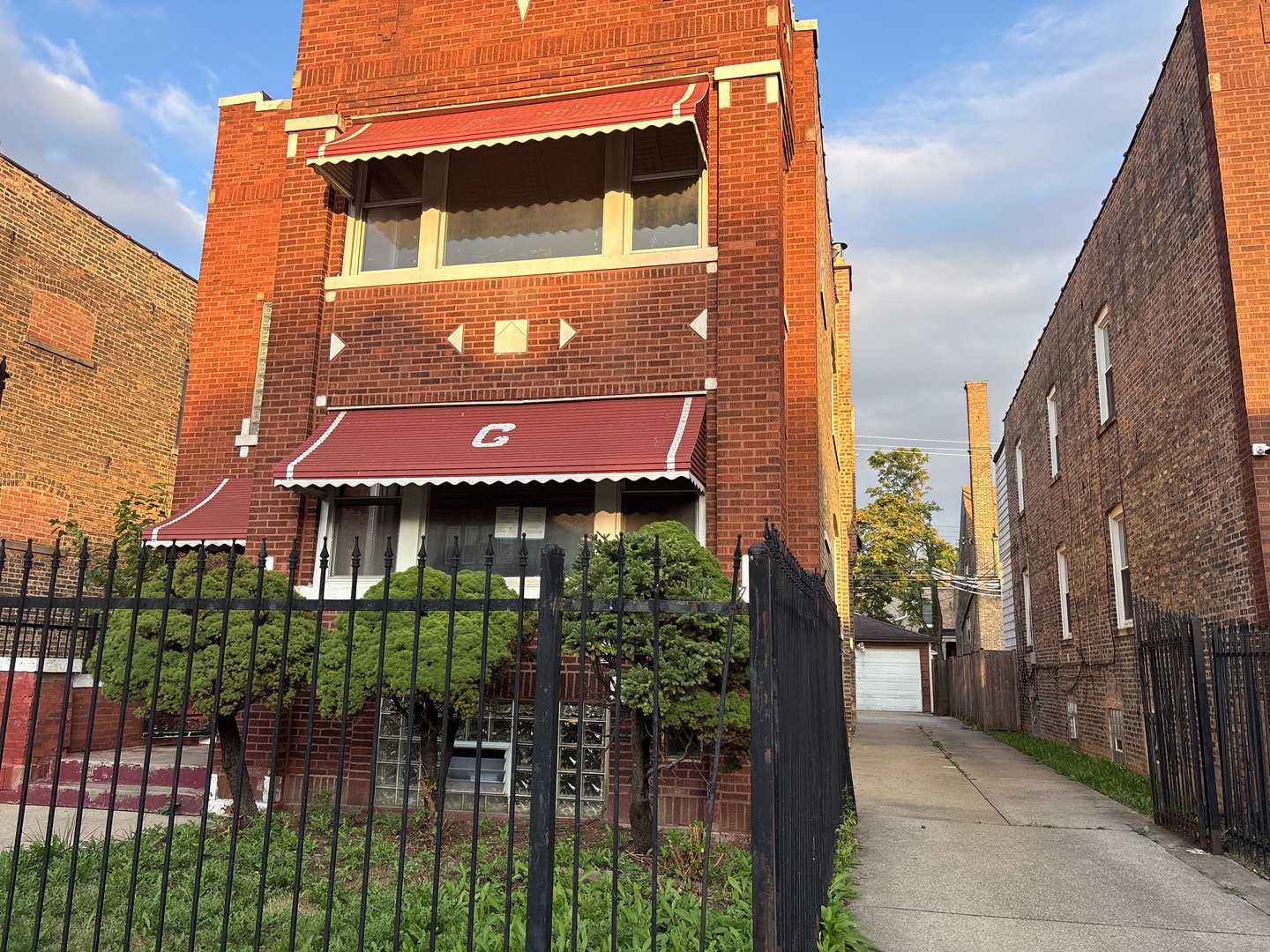 1411 N Latrobe Avenue, Chicago, IL 60651