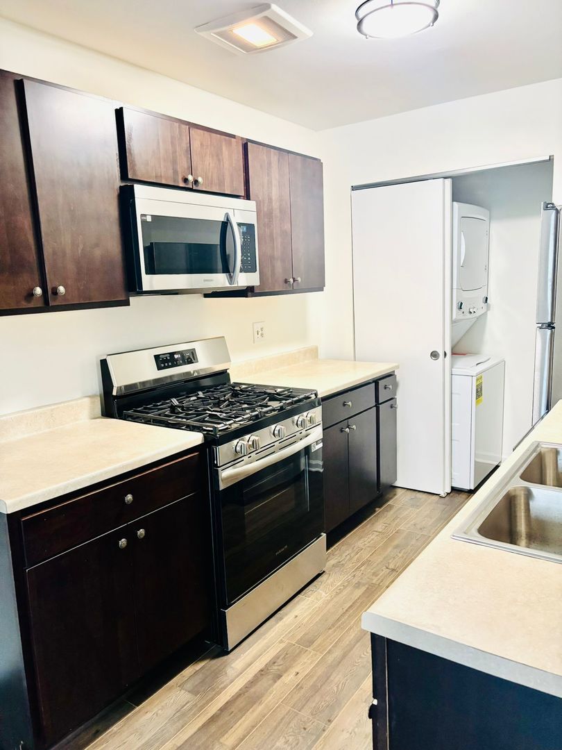 231 Sunset Court #231, Vernon Hills, IL 60061