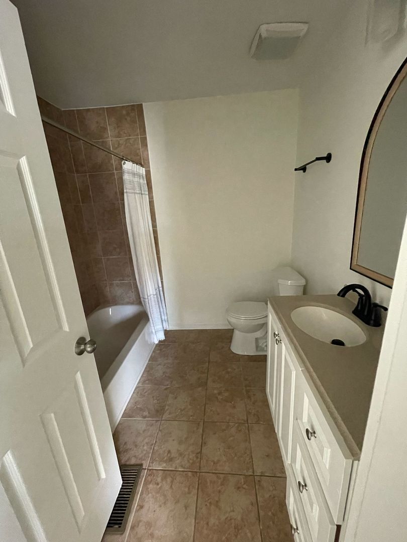 231 Sunset Court #231, Vernon Hills, IL 60061