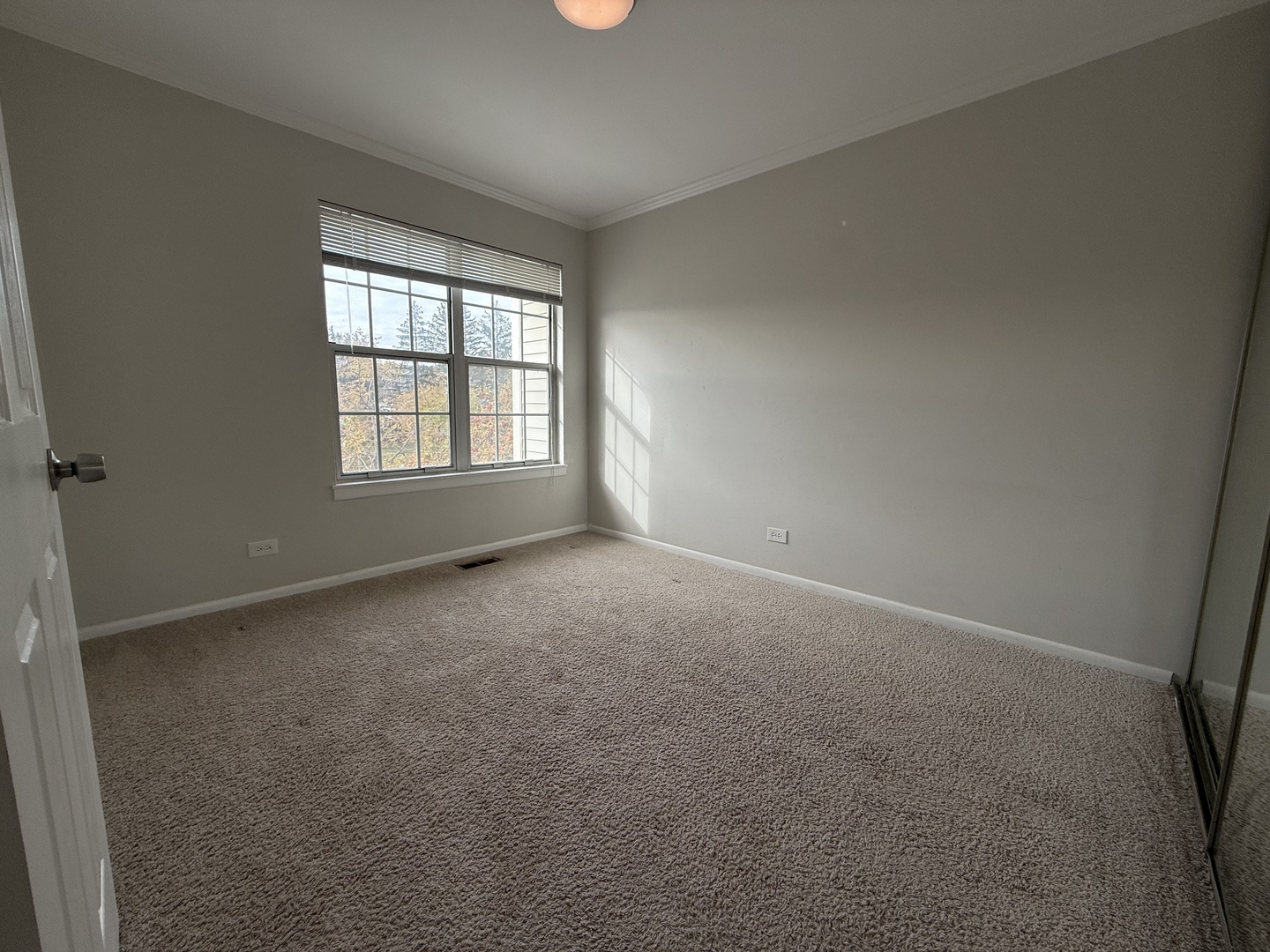 612 Newbury Lane, Schaumburg, IL 60173