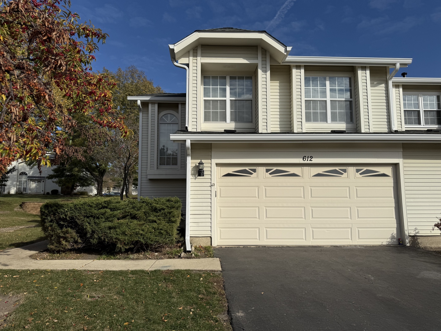 612 Newbury Lane, Schaumburg, IL 60173