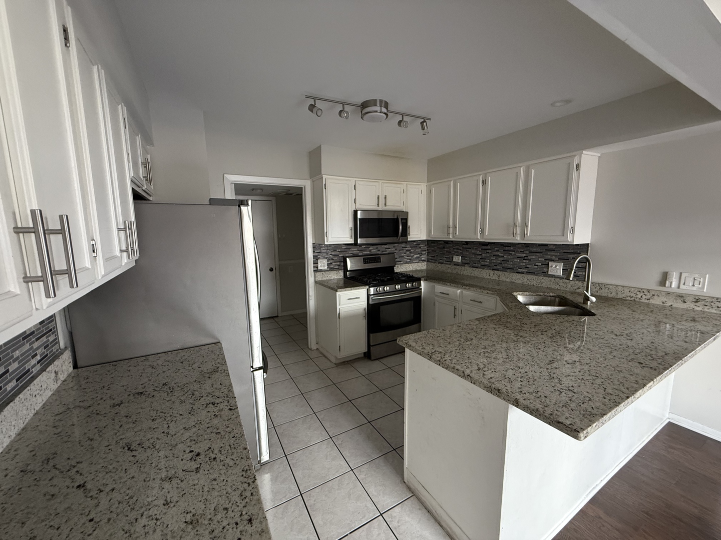 612 Newbury Lane, Schaumburg, IL 60173