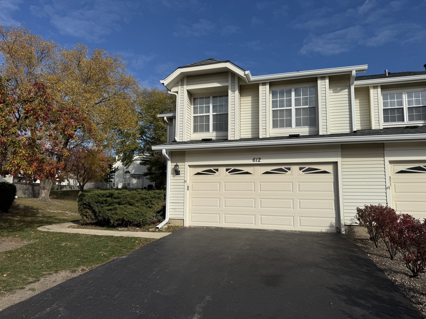 612 Newbury Lane, Schaumburg, IL 60173