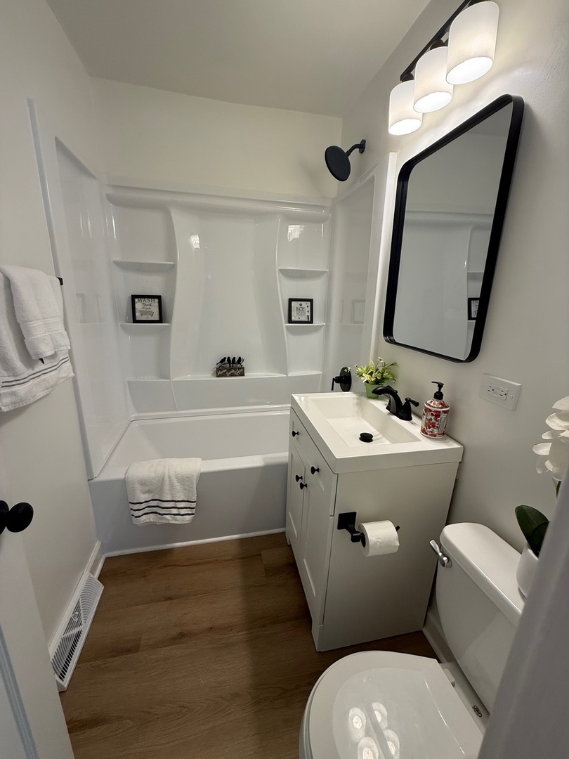 1724 Lotus Drive, Round Lake Heights, IL 60073