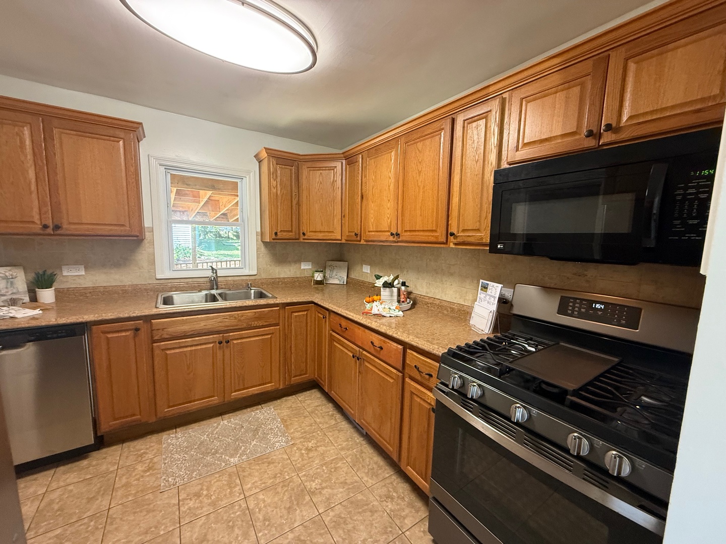 1724 Lotus Drive, Round Lake Heights, IL 60073