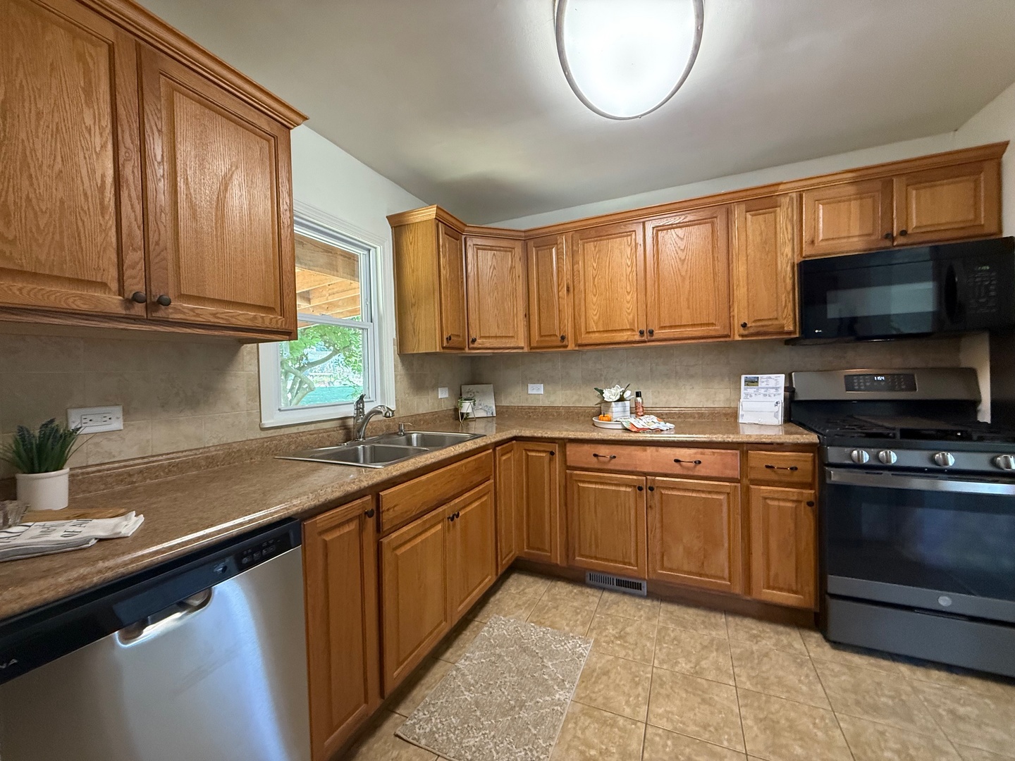 1724 Lotus Drive, Round Lake Heights, IL 60073