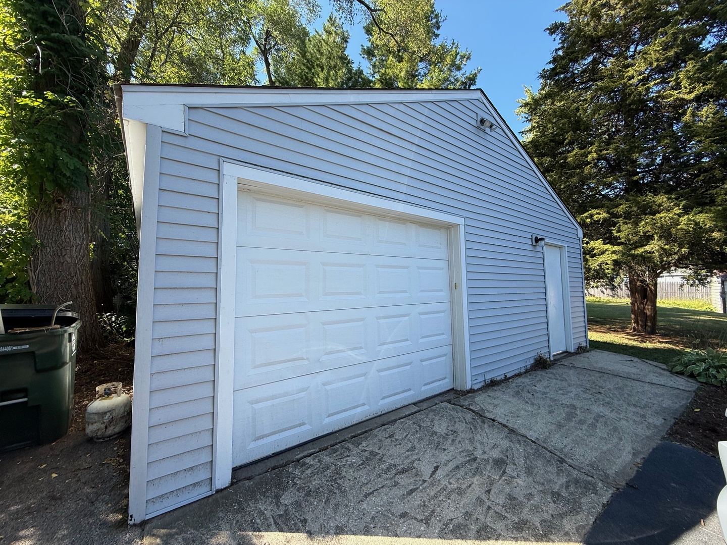 1724 Lotus Drive, Round Lake Heights, IL 60073