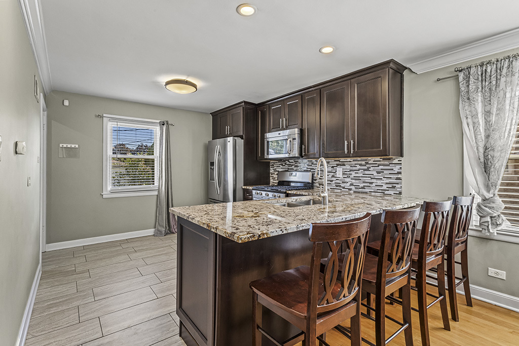 10207 S Keeler Avenue, Oak Lawn, IL 60453