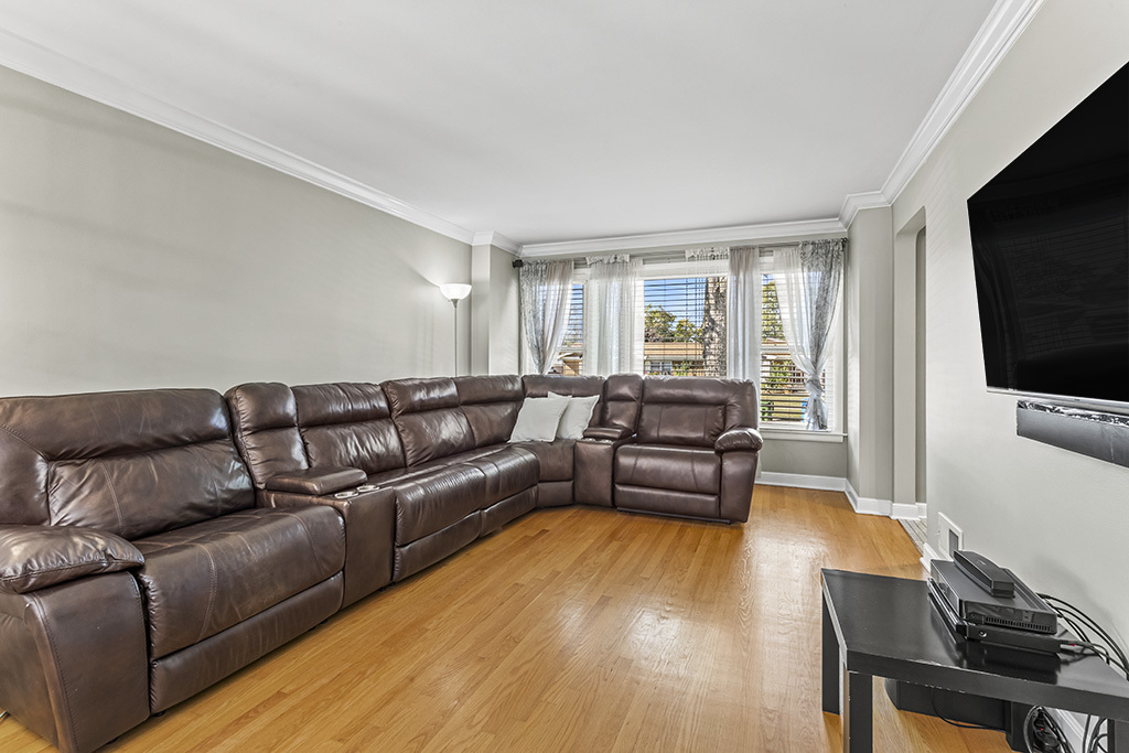 10207 S Keeler Avenue, Oak Lawn, IL 60453