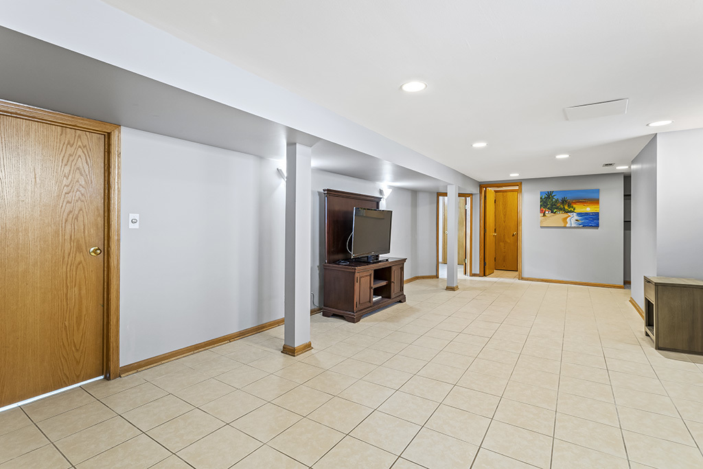 10207 S Keeler Avenue, Oak Lawn, IL 60453