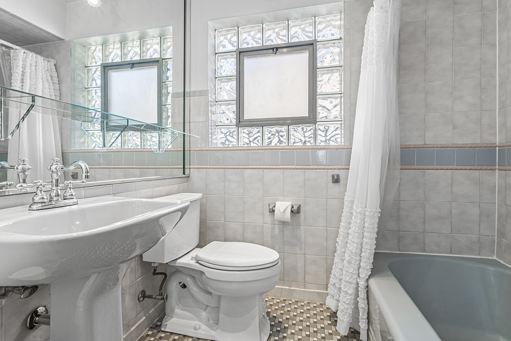 10207 S Keeler Avenue, Oak Lawn, IL 60453