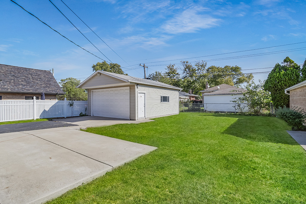 10207 S Keeler Avenue, Oak Lawn, IL 60453