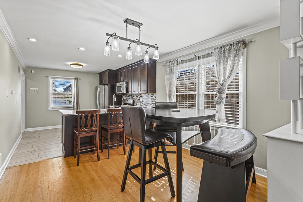 10207 S Keeler Avenue, Oak Lawn, IL 60453