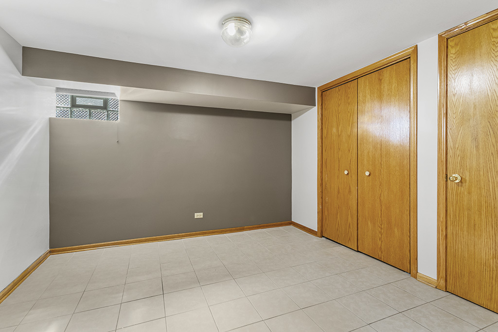 10207 S Keeler Avenue, Oak Lawn, IL 60453