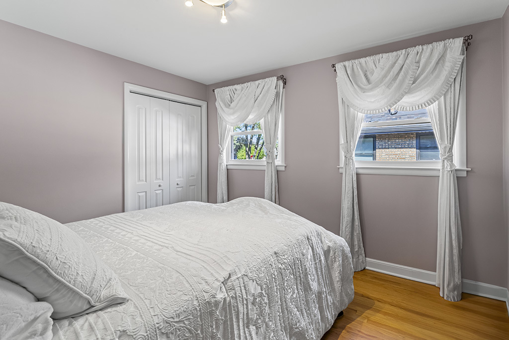 10207 S Keeler Avenue, Oak Lawn, IL 60453