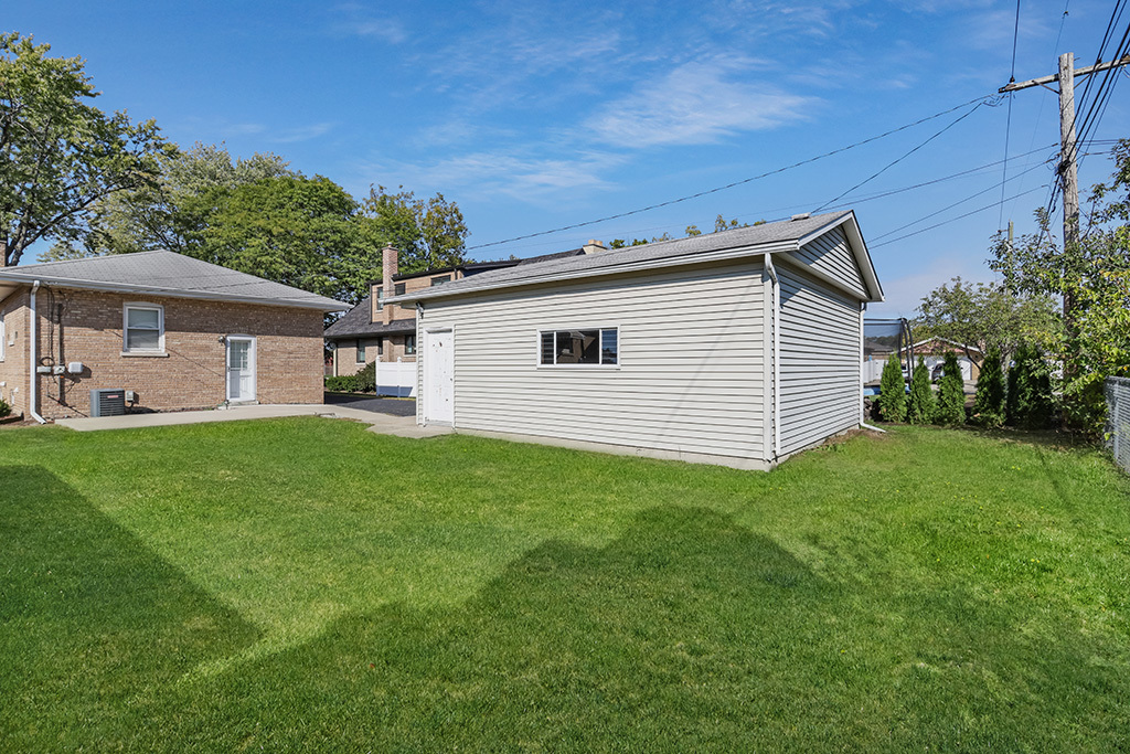 10207 S Keeler Avenue, Oak Lawn, IL 60453