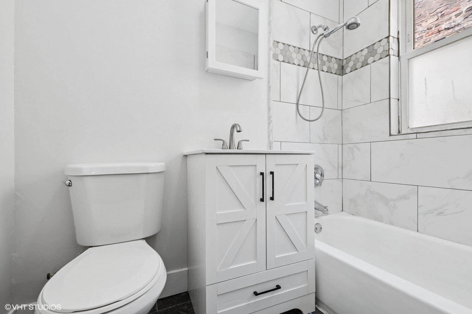 7440 S Ingleside Avenue, Chicago, IL 60619