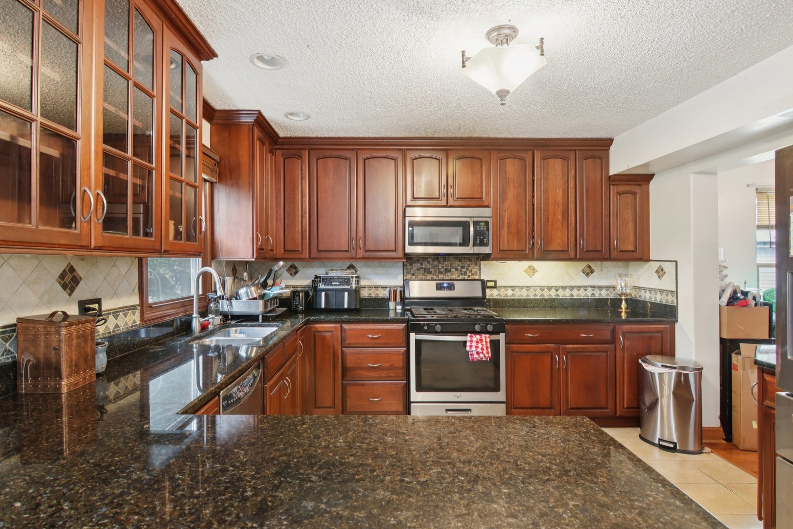 308 HOMEWOOD Drive, Bolingbrook, IL 60440