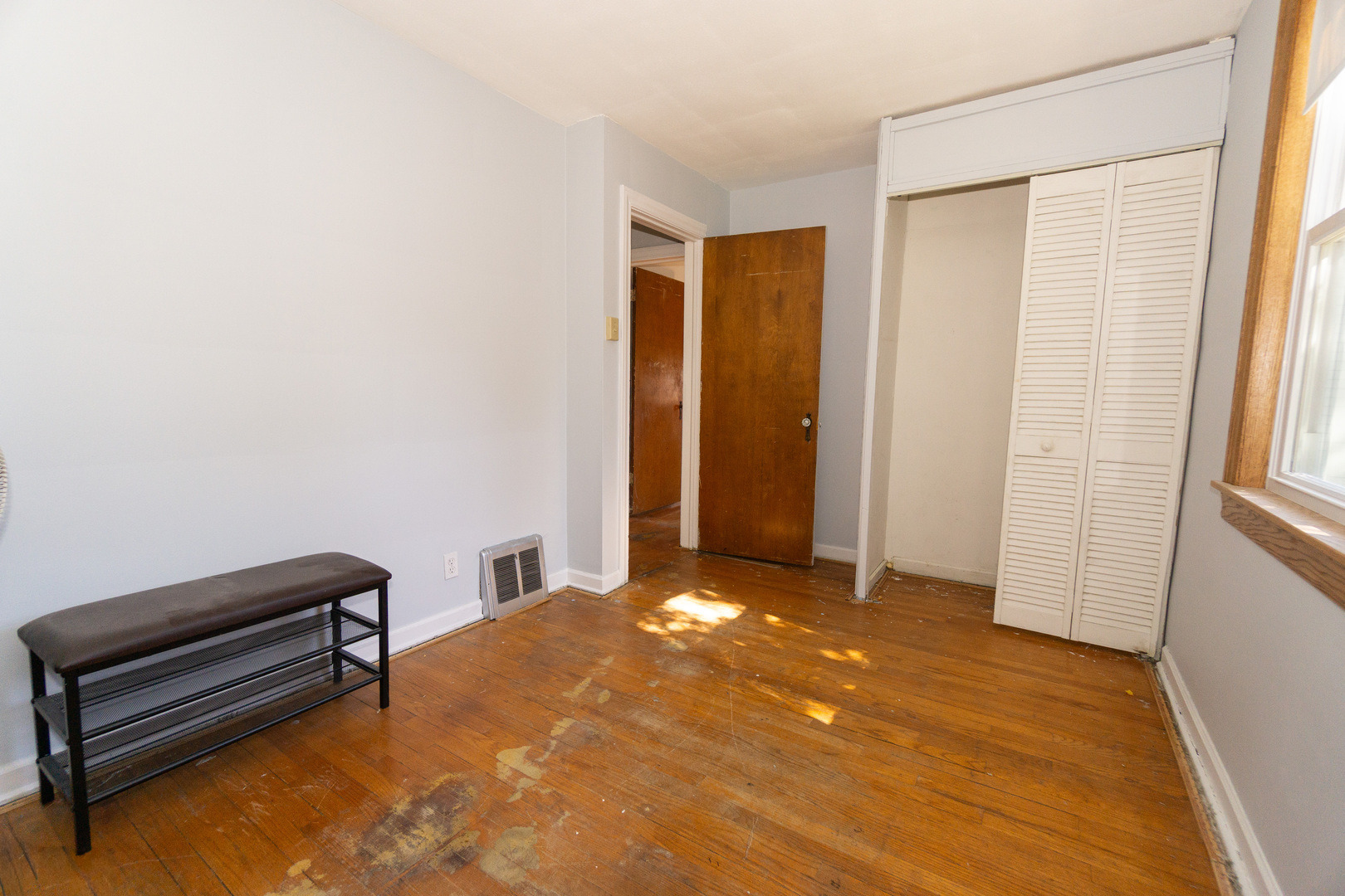 1844 Illinois Street, Des Plaines, IL 60018