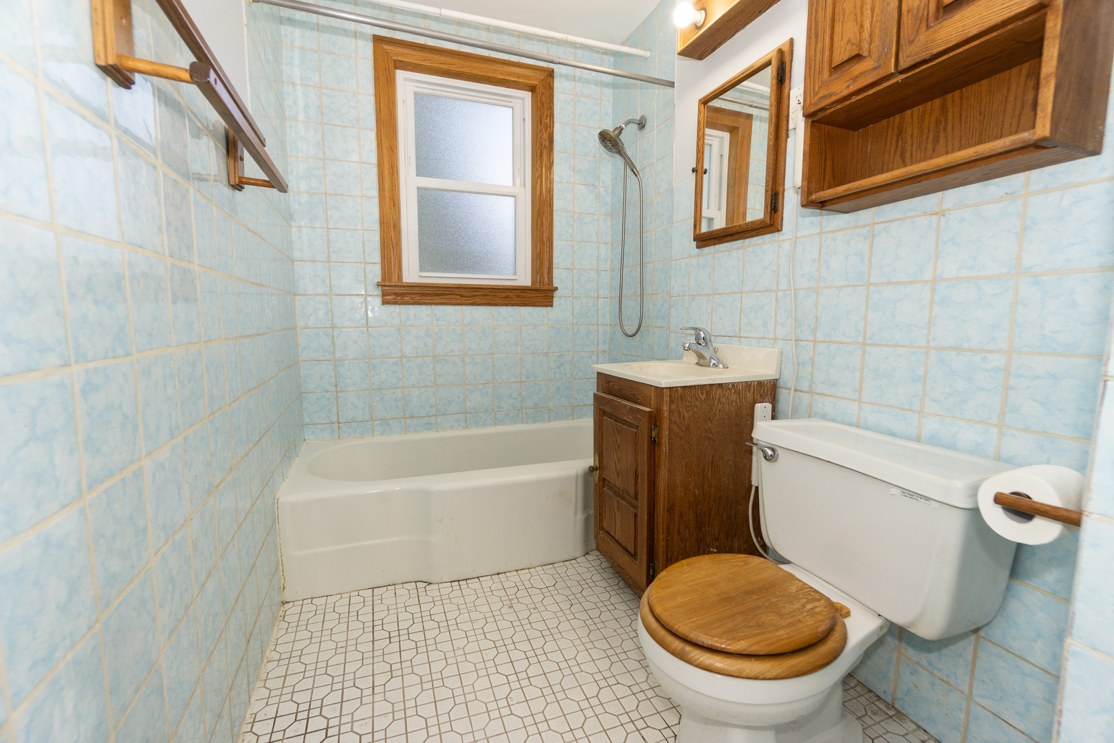 1844 Illinois Street, Des Plaines, IL 60018