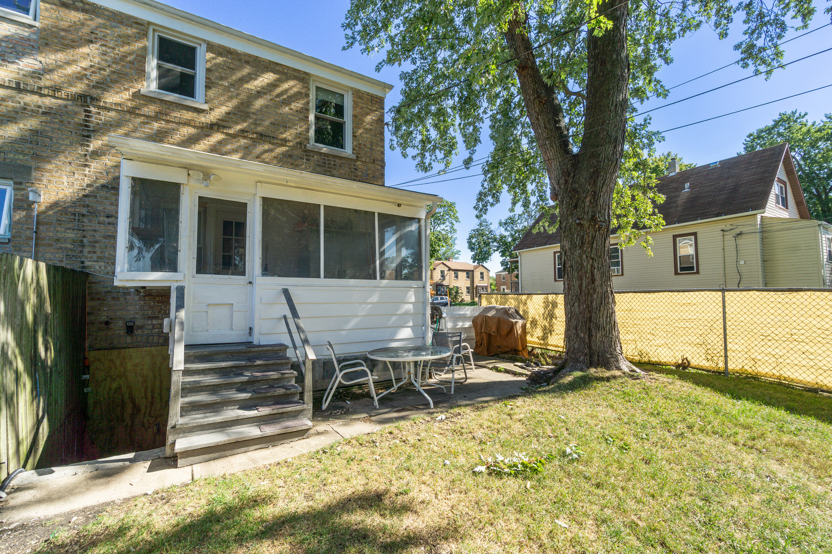 1844 Illinois Street, Des Plaines, IL 60018