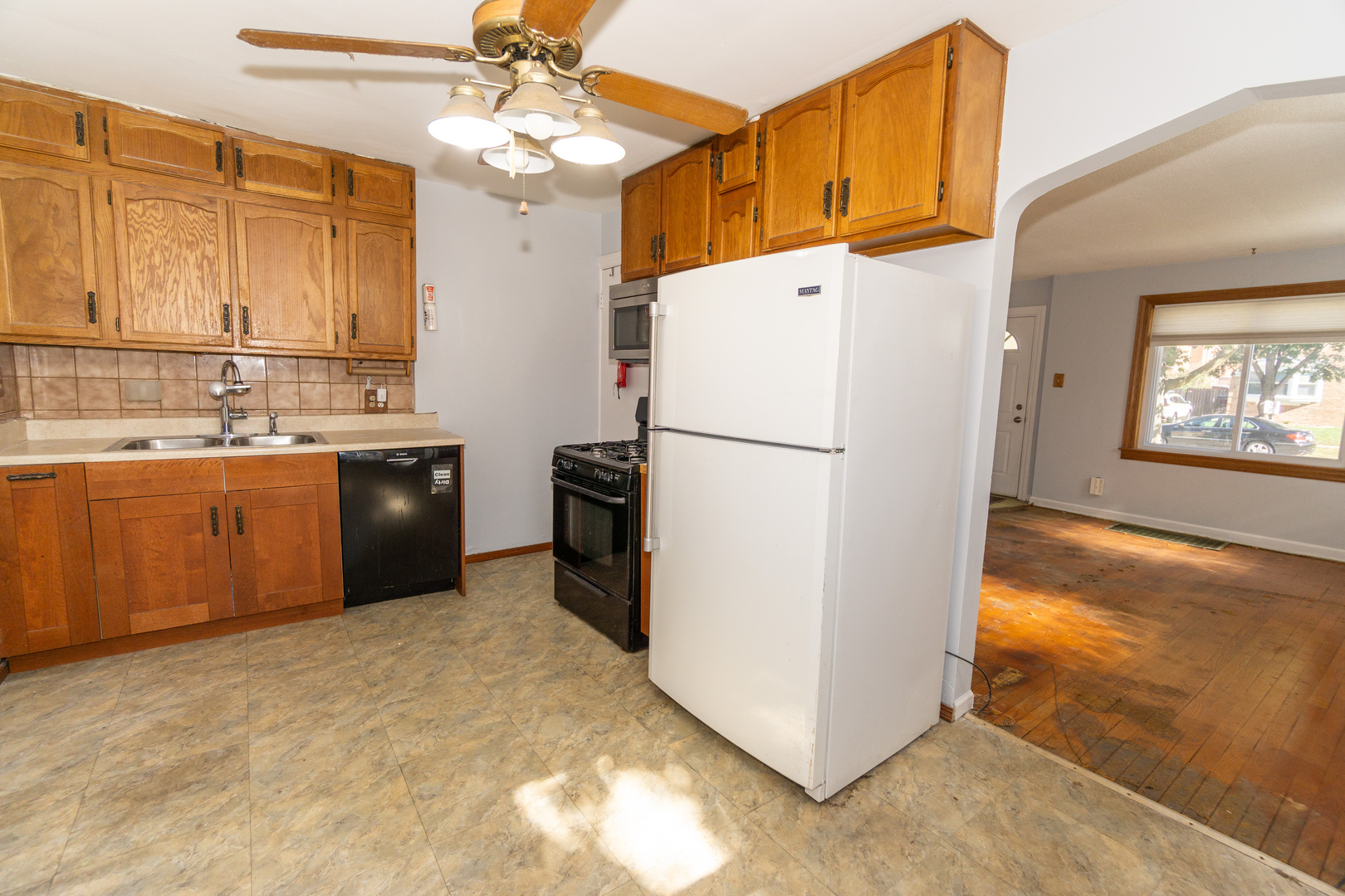 1844 Illinois Street, Des Plaines, IL 60018