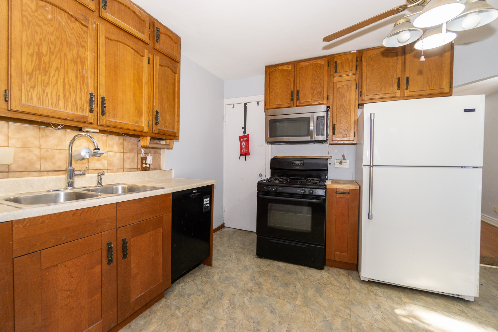 1844 Illinois Street, Des Plaines, IL 60018