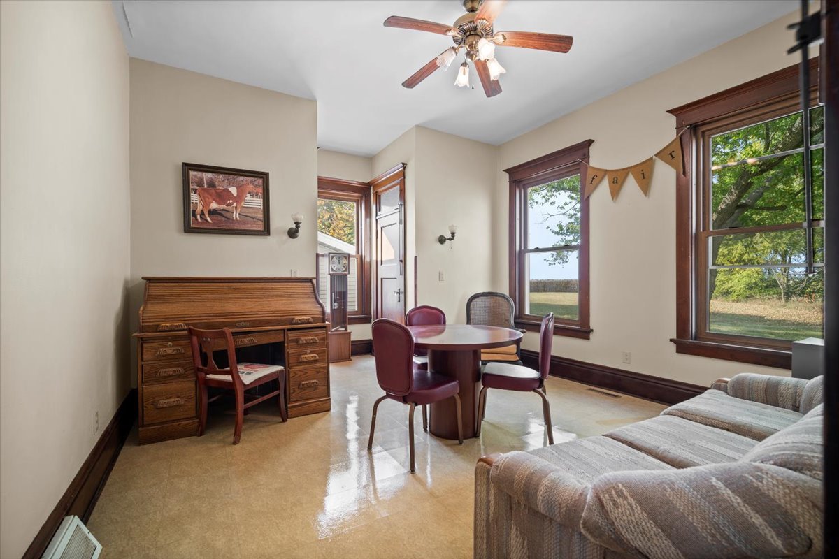 29758 N 2850 East Road, Chenoa, IL 61726