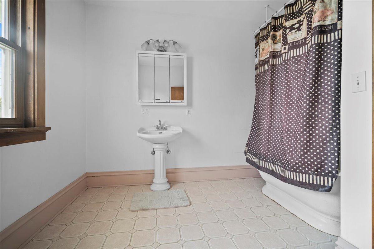 29758 N 2850 East Road, Chenoa, IL 61726