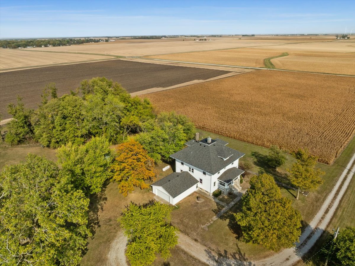 29758 N 2850 East Road, Chenoa, IL 61726