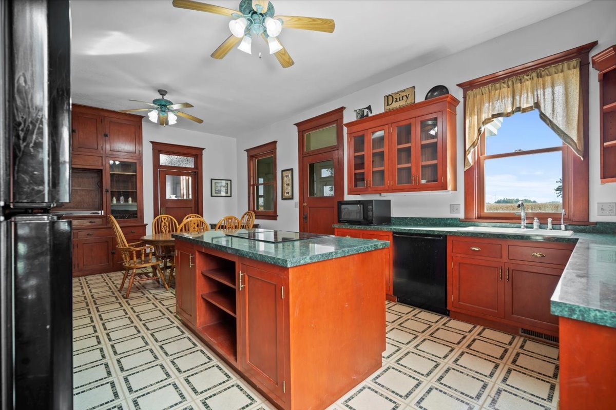 29758 N 2850 East Road, Chenoa, IL 61726