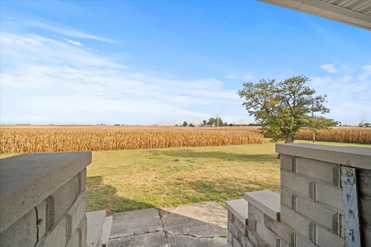 29758 N 2850 East Road, Chenoa, IL 61726