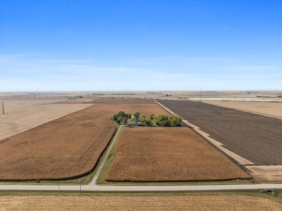 29758 N 2850 East Road, Chenoa, IL 61726