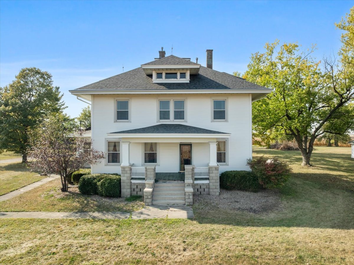 29758 N 2850 East Road, Chenoa, IL 61726