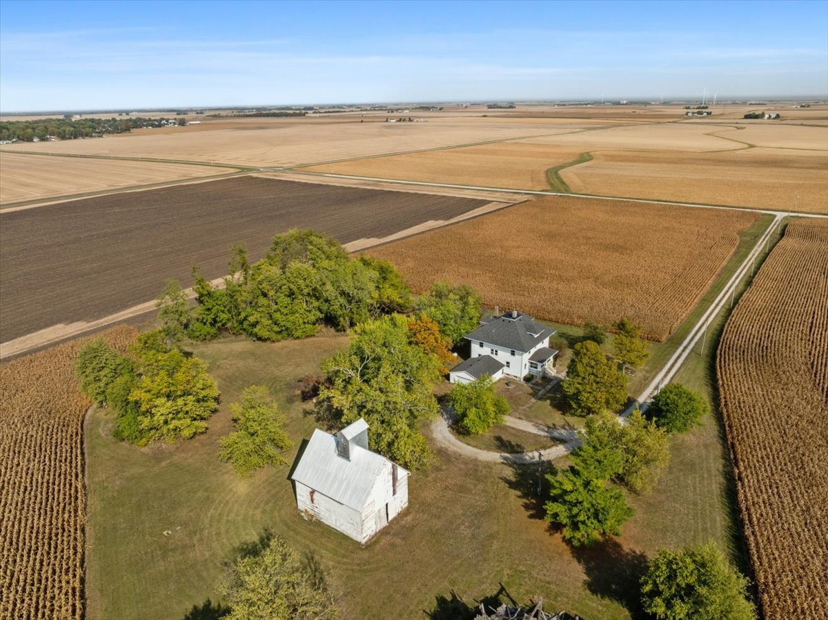 29758 N 2850 East Road, Chenoa, IL 61726