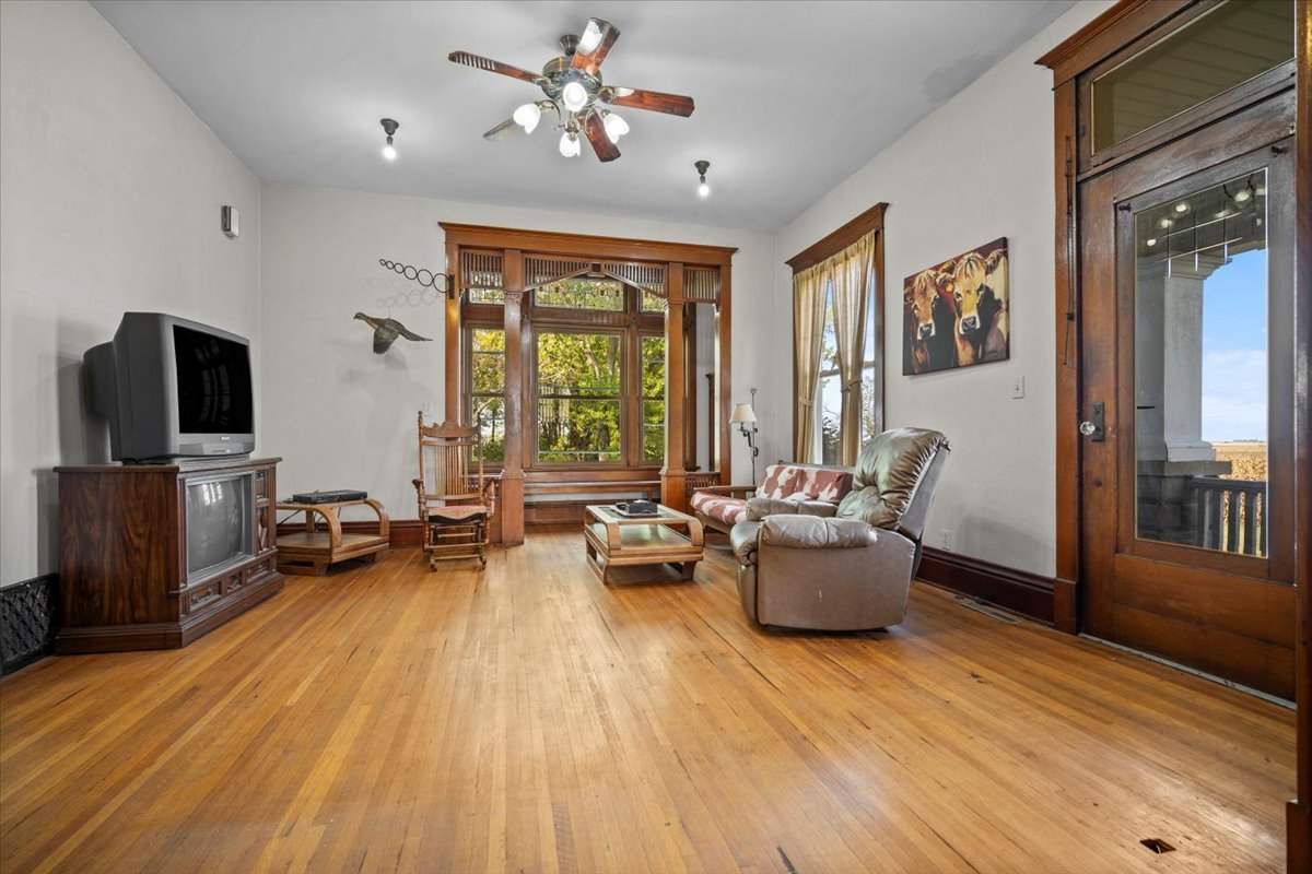 29758 N 2850 East Road, Chenoa, IL 61726