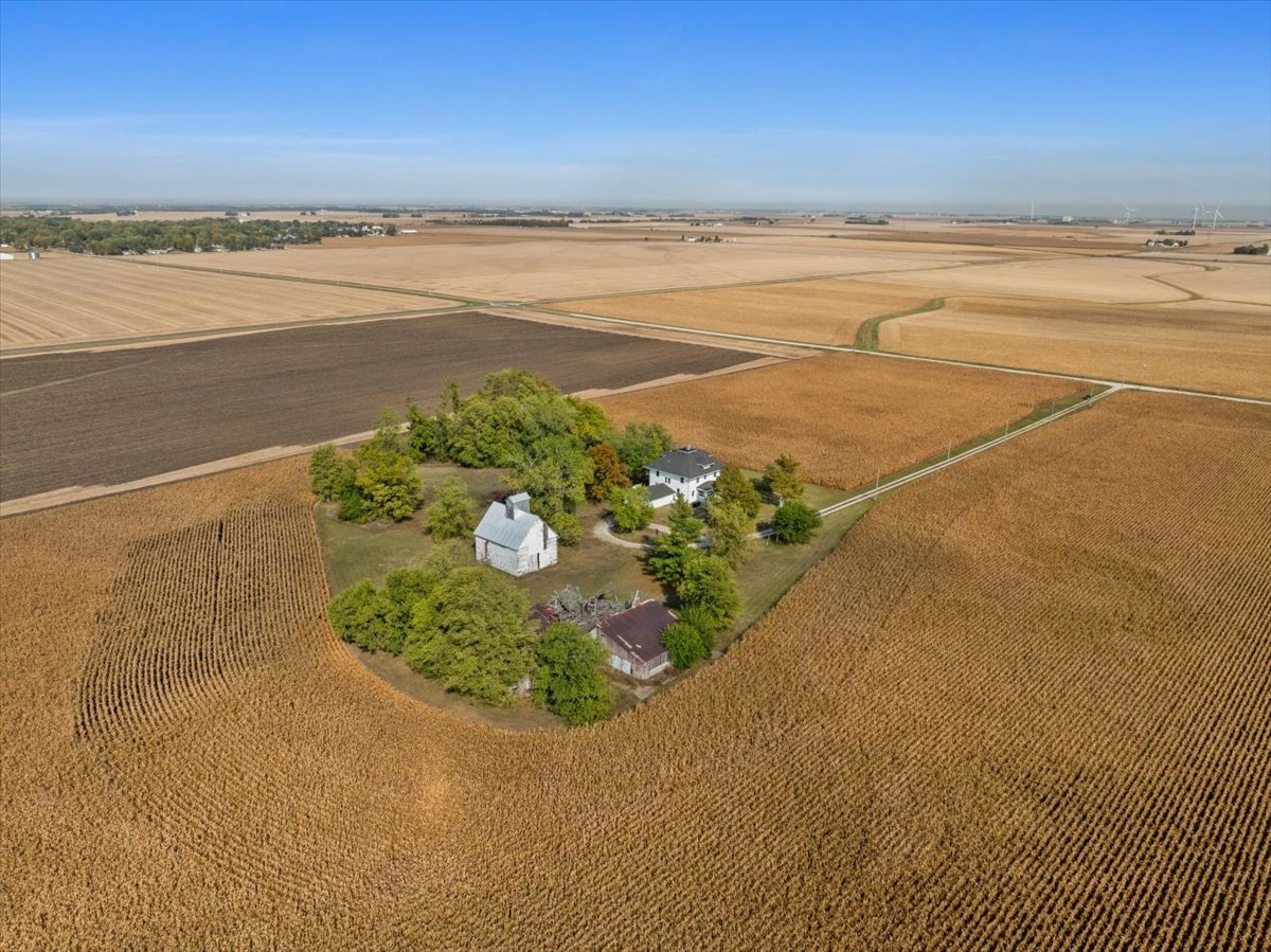 29758 N 2850 East Road, Chenoa, IL 61726