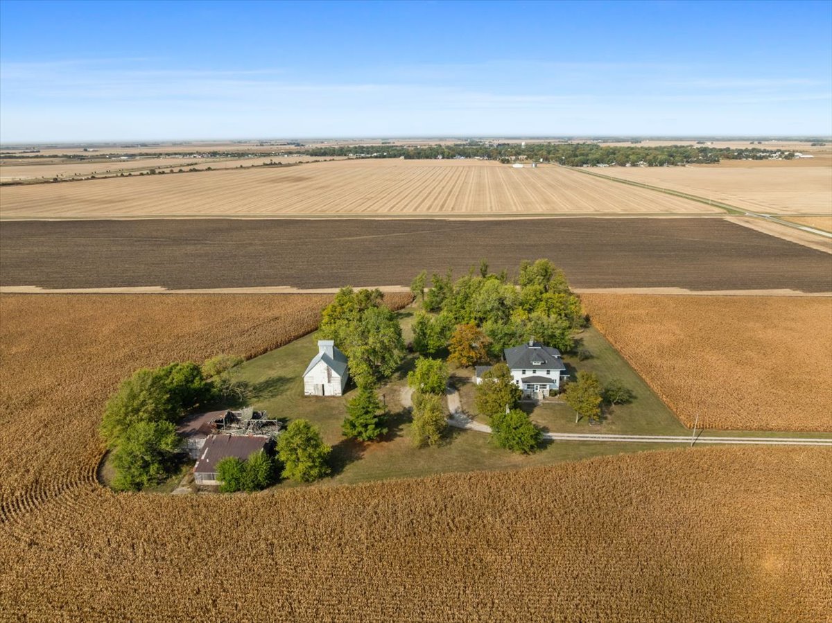 29758 N 2850 East Road, Chenoa, IL 61726