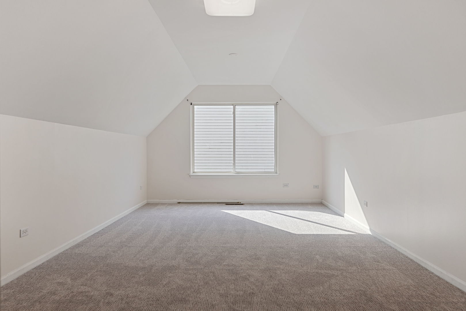 2417 Geneva Lane, Montgomery, IL 60538