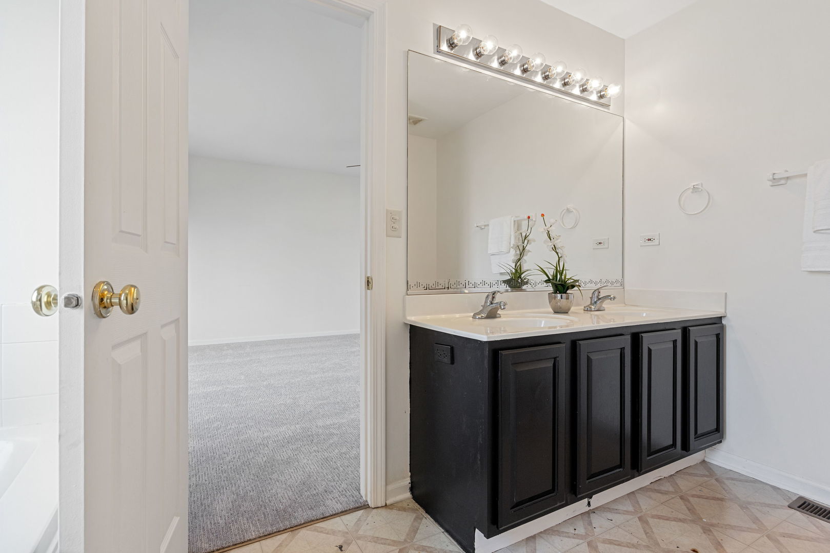 2417 Geneva Lane, Montgomery, IL 60538