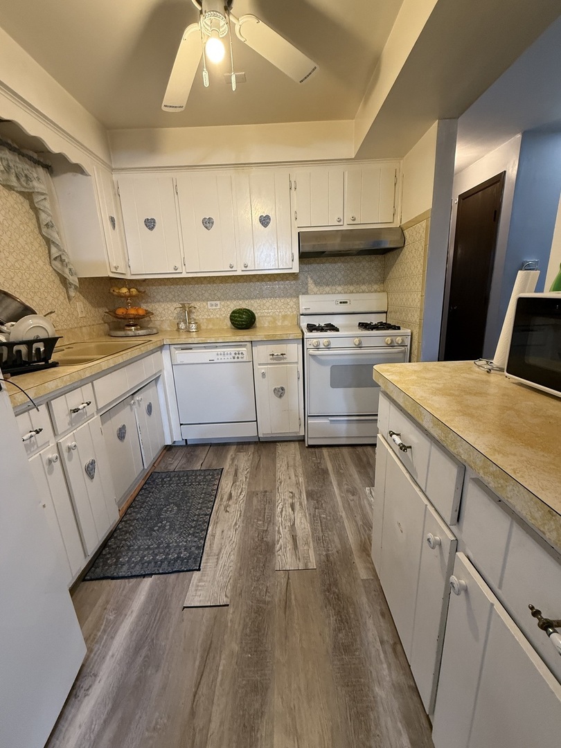 7100 99th Street #204, Chicago Ridge, IL 60415