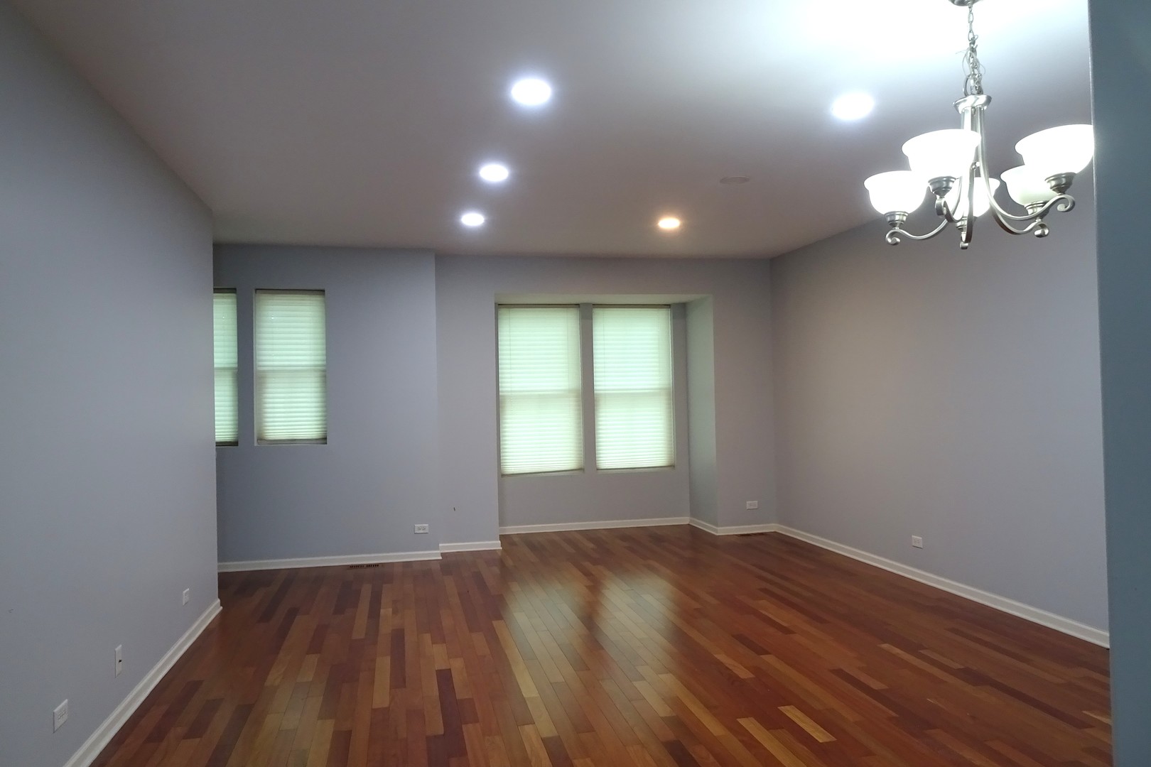 2203 S Crambourne Way, Arlington Heights, IL 60005