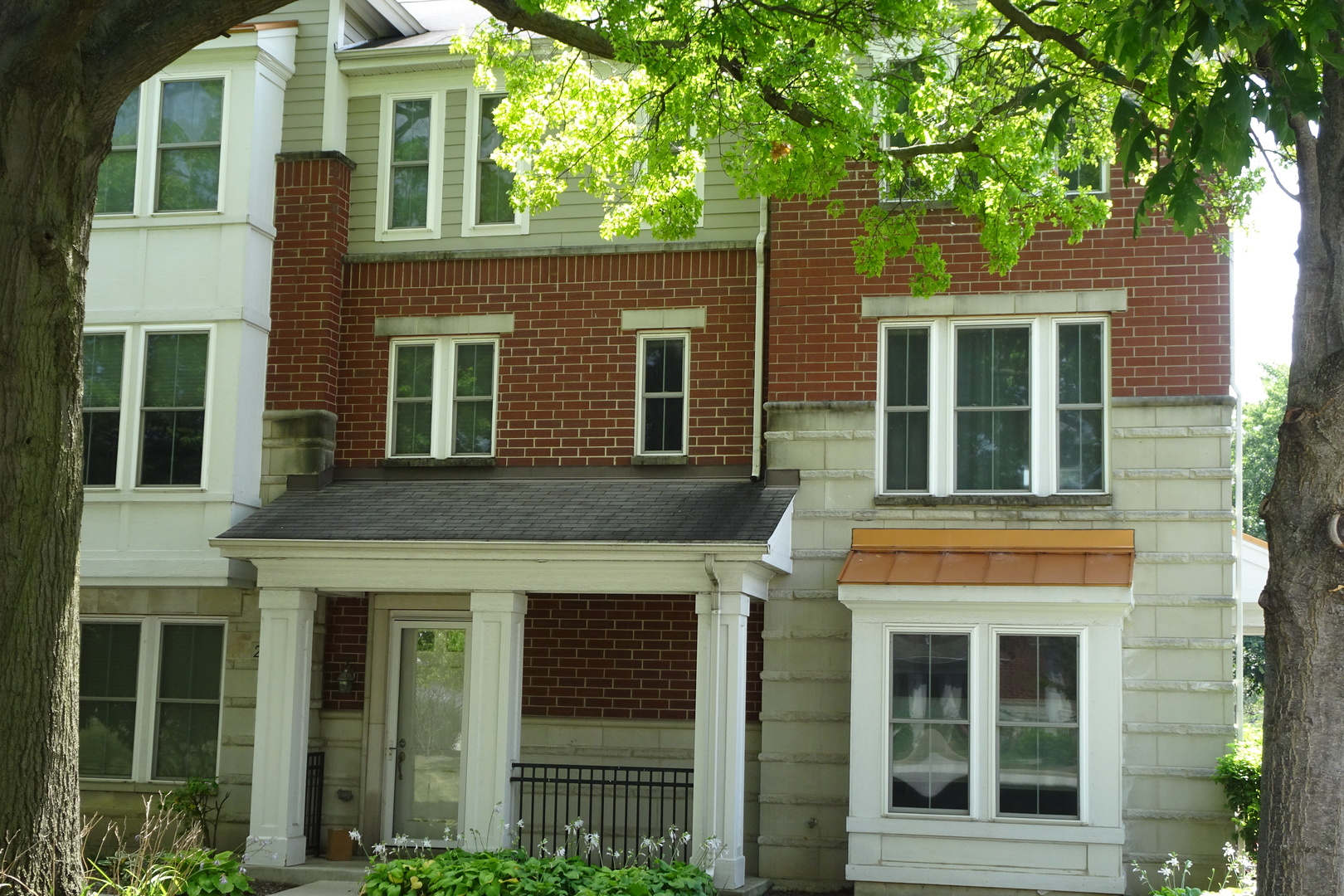 2203 S Crambourne Way, Arlington Heights, IL 60005