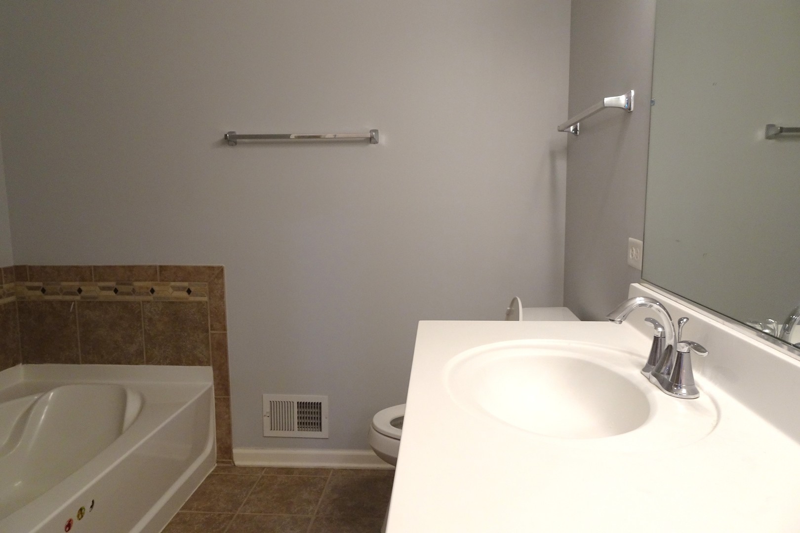 2203 S Crambourne Way, Arlington Heights, IL 60005