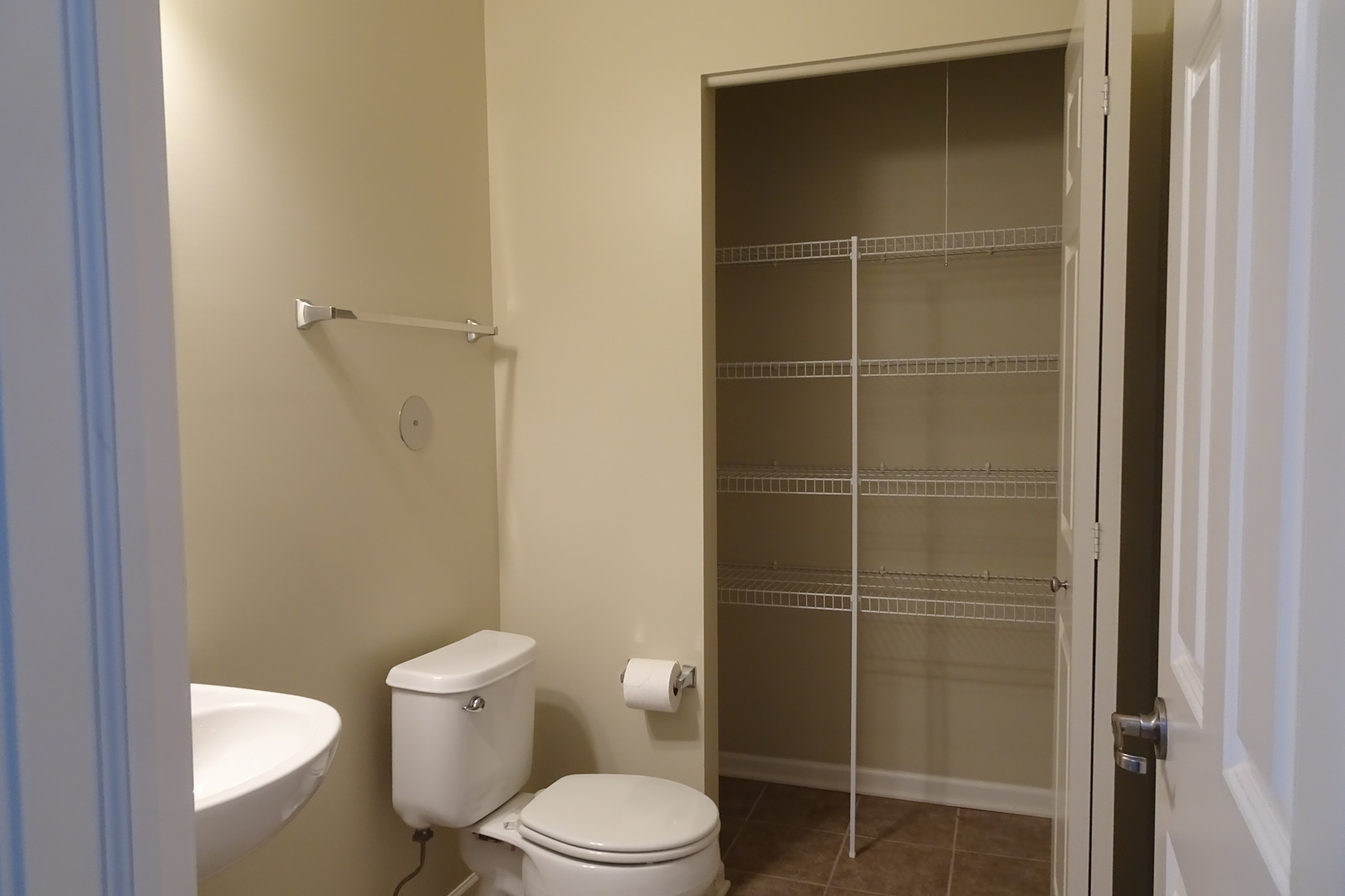 2203 S Crambourne Way, Arlington Heights, IL 60005