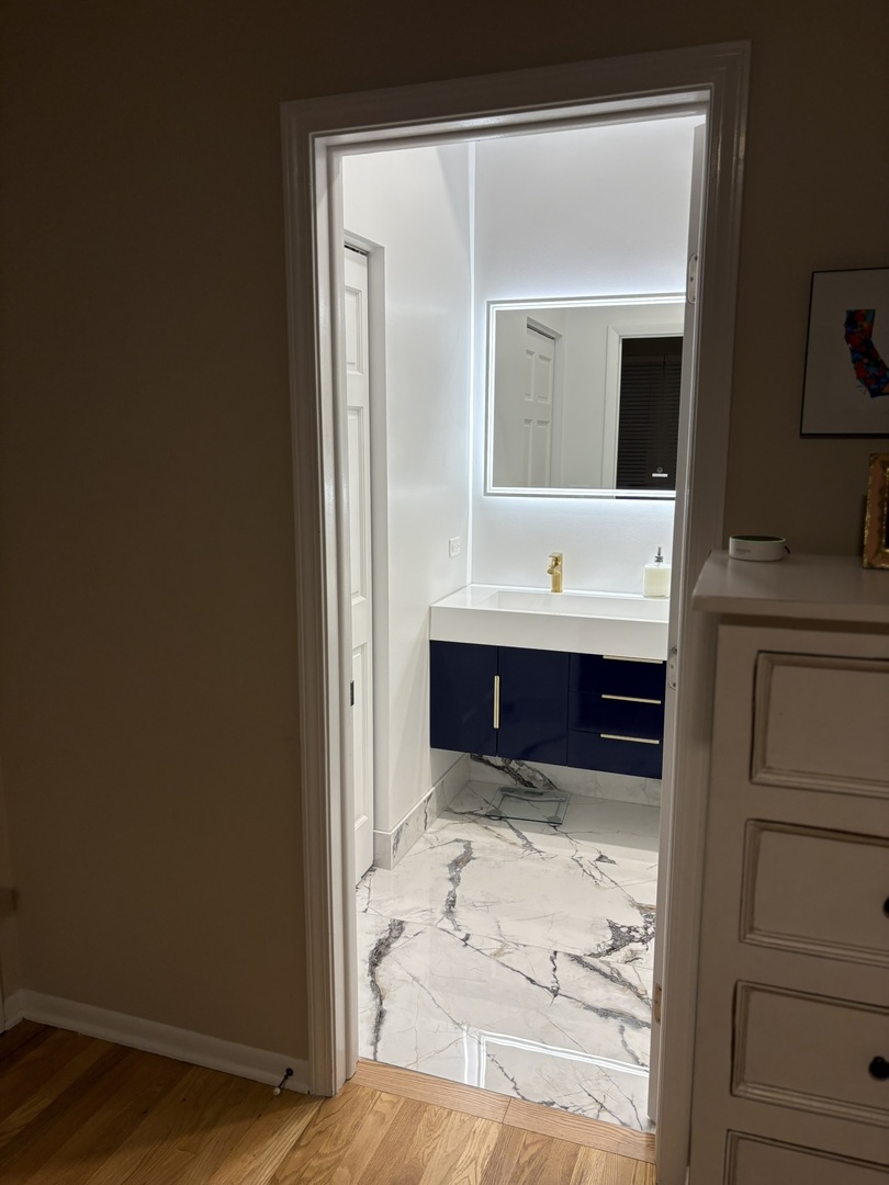 3059 N Lincoln Avenue #B, Chicago, IL 60657