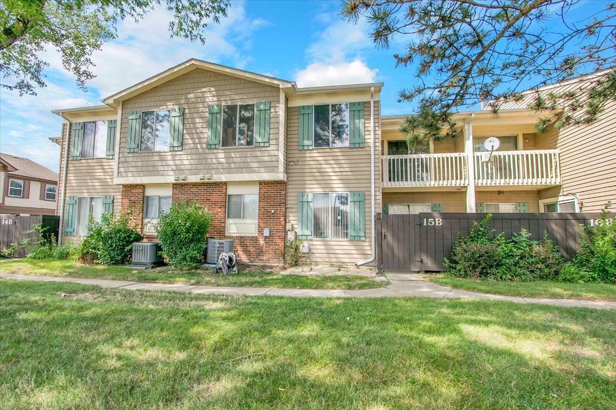 15B Fernwood Drive, Bolingbrook, IL 60440